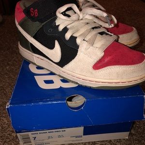 Nike sb dunk mid